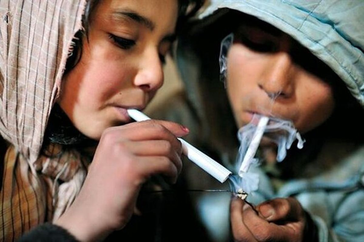 کودکان گل و حشیش مصرف می‌کنند!