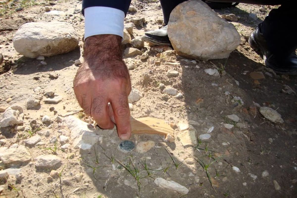 کشف سکه تاریخی در باغملک
