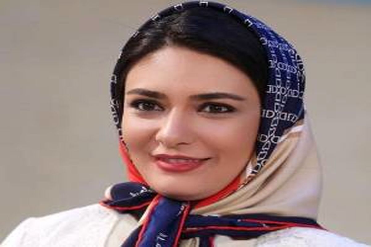 خانم بازیگر در جمع و بی خیال کرونا + عکس