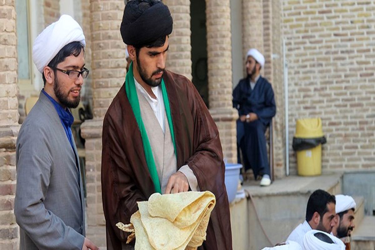 شغل دوم طلاب؛ سرایداری و اسنپ