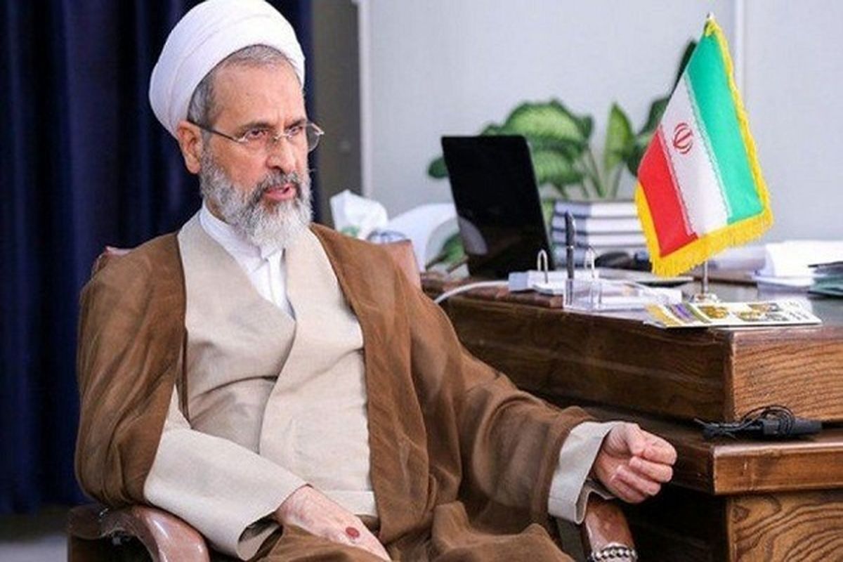 امام جمعه قم: اینترنت ملی از نان شب واجب تر است