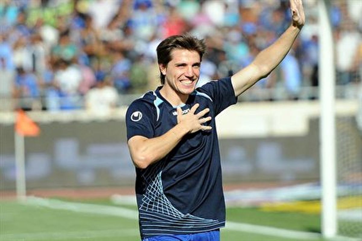 ستاره محبوب، گزینه حضور روی نیمکت استقلال؟