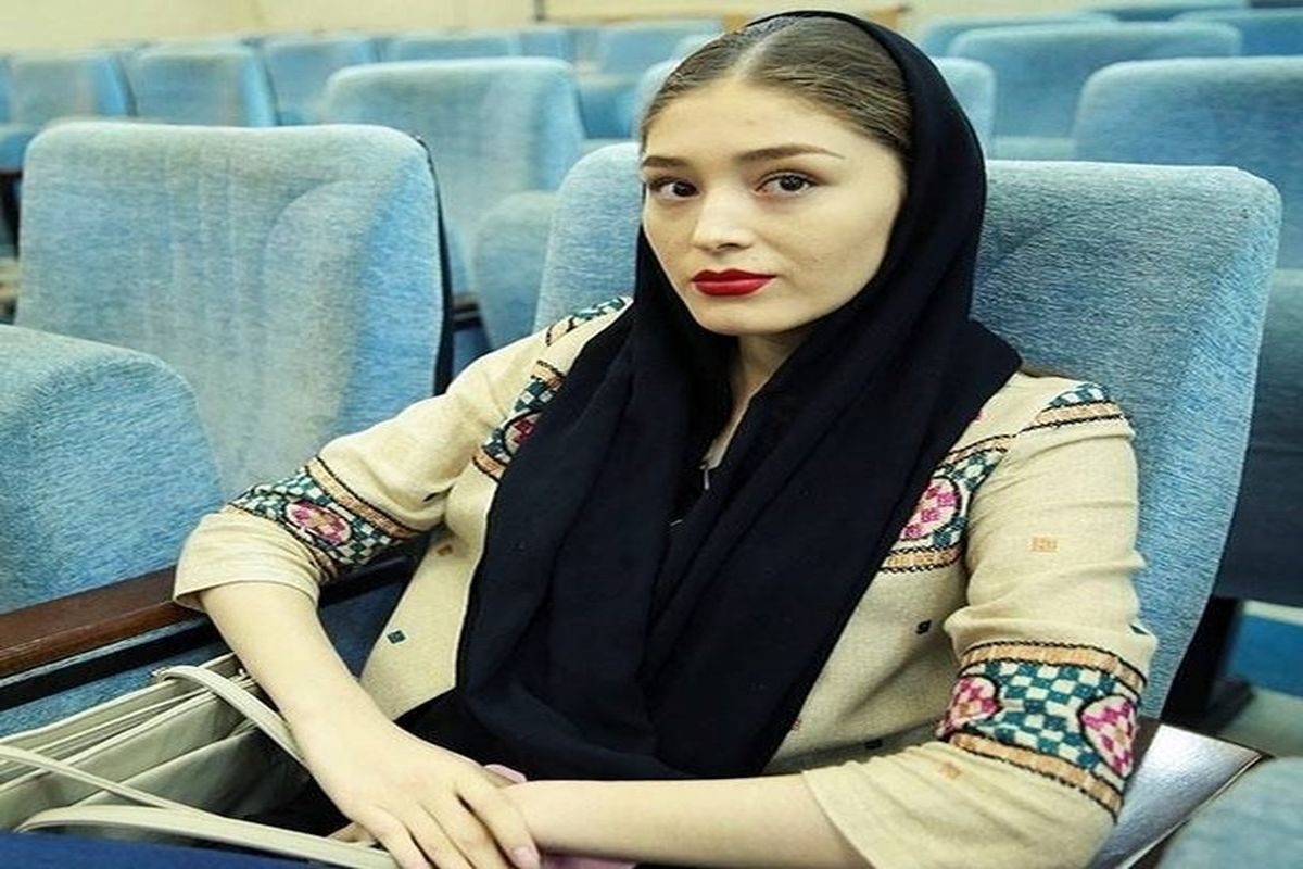 ظاهر به هم ریخته و معترض سلبریتی مهاجر