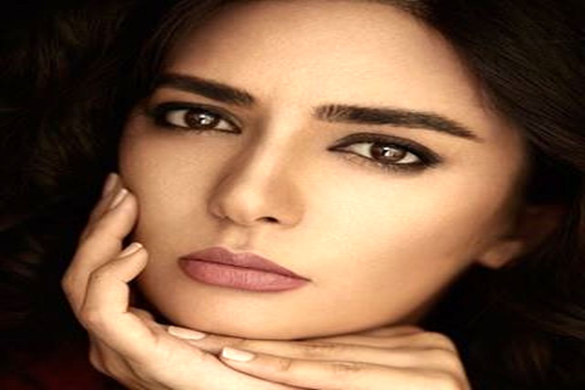 چهره جدی و طلبکارانه خانم سلبریتی