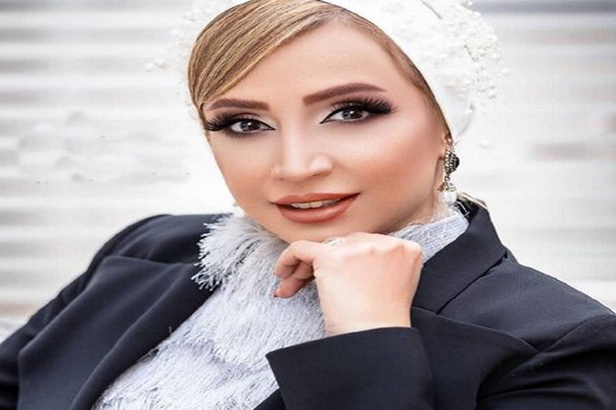 هنرپیشه زیبا ، بی دغدغه آماده فال قهوه