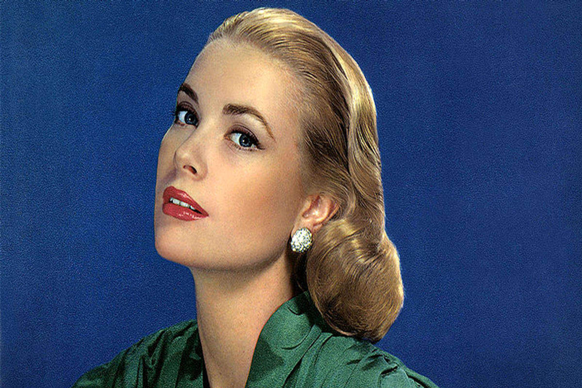 اکسسوری و پوشش زیباترین ملکه تاریخ