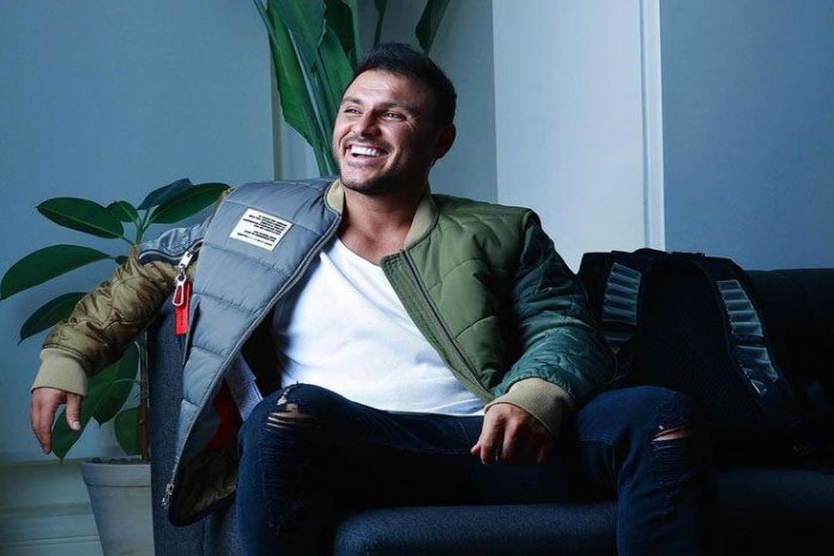 بیوگرافی آرمین زارعی و دانلود آهنگ های این خواننده