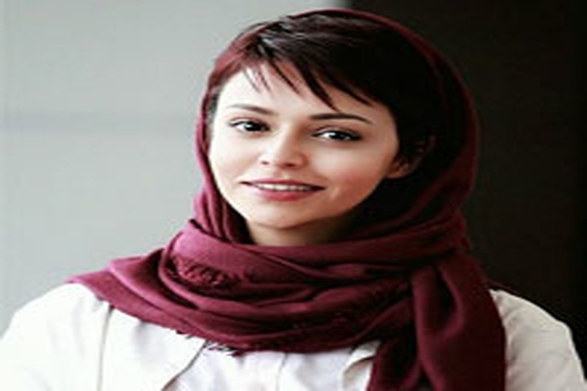 عکی تیره و تار ولی بسیار شاد خانم بازیگر