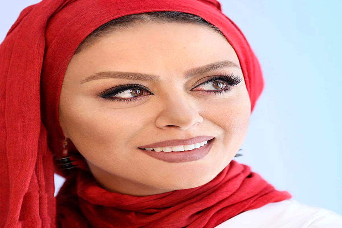 حجاب ناقص هنرپیشه گرامی در کافه