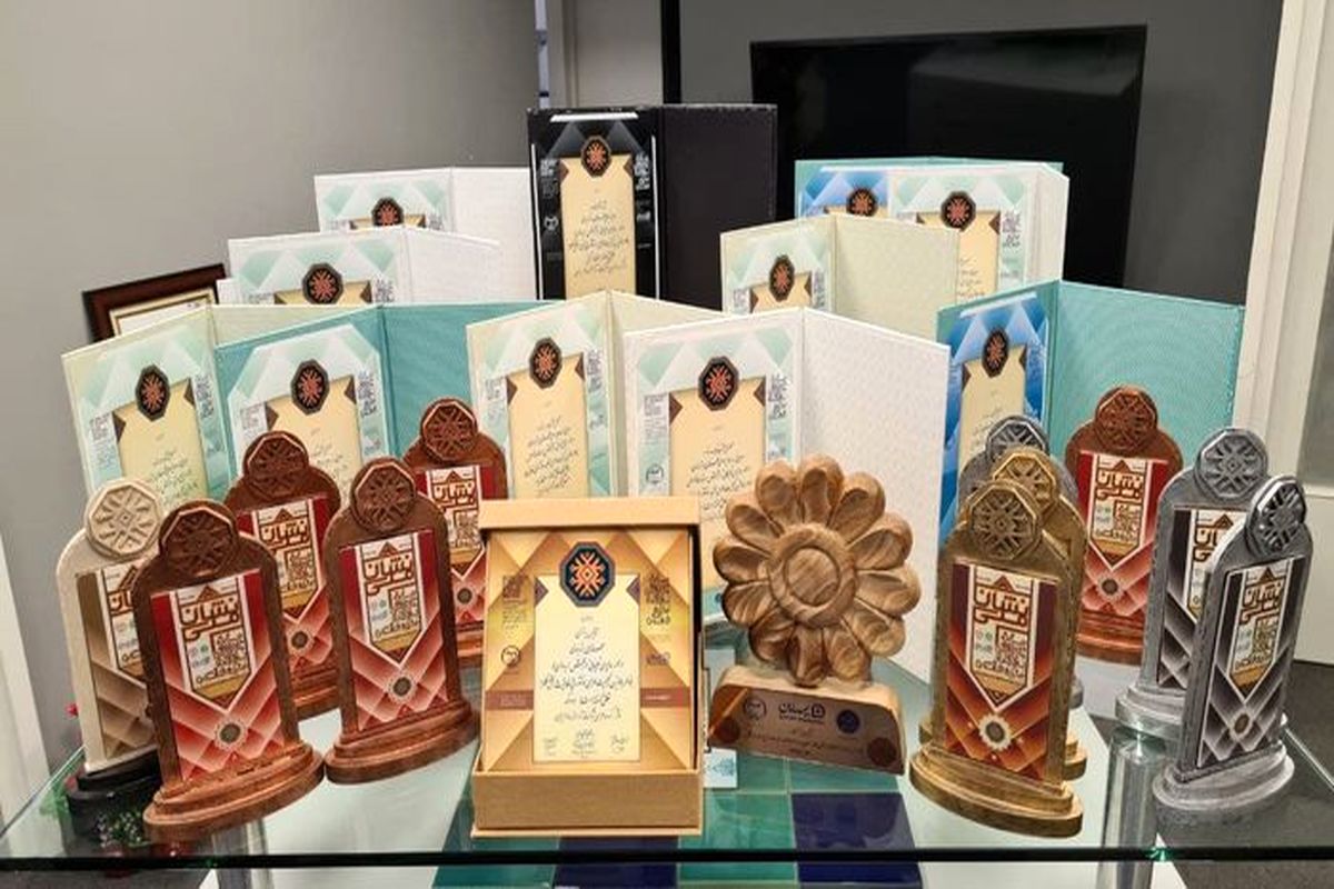 آرا هنر ۱۳ جایزه ملی طراحی بسته بندی گرفت