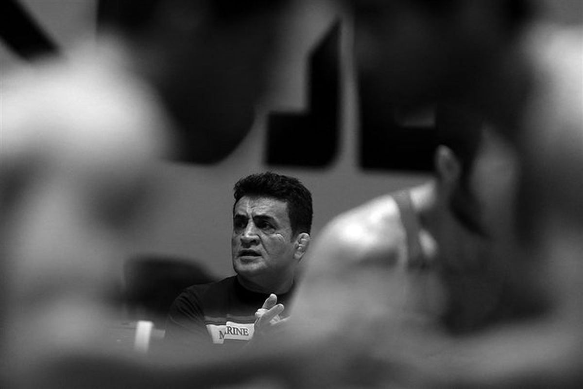 حمله هماهنگ شاگردان سابق به بنا