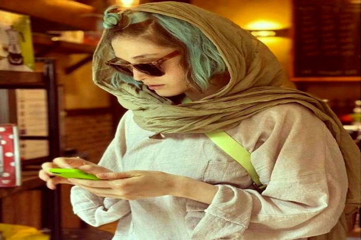 شلوار گل گلی و تو چشم هنرپیشه جوان و موفق