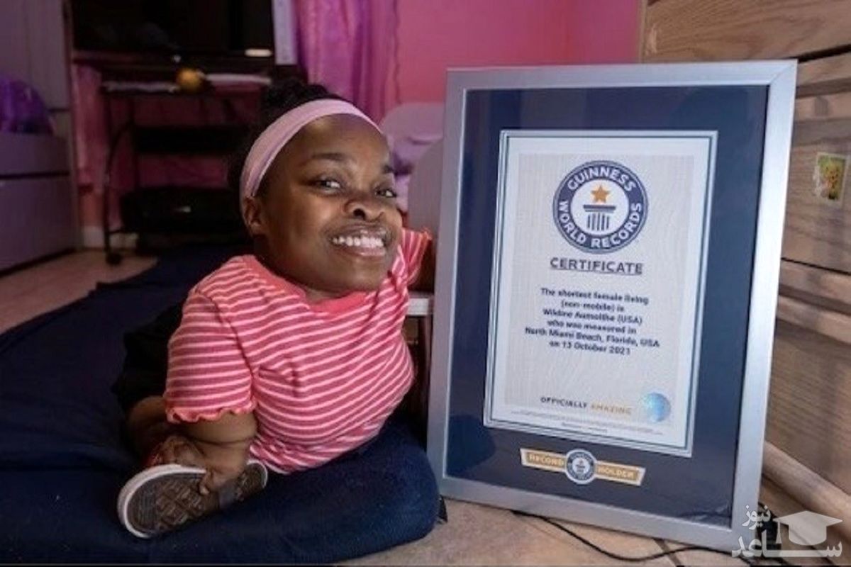 جوانی به اندازه یک تابلو کوچک!