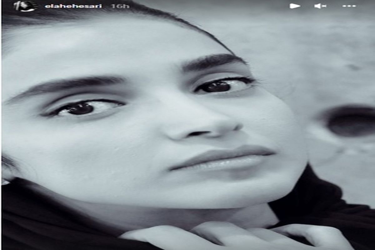 هنرپیشه جوان خوش و خرم در ویلایی مجلل