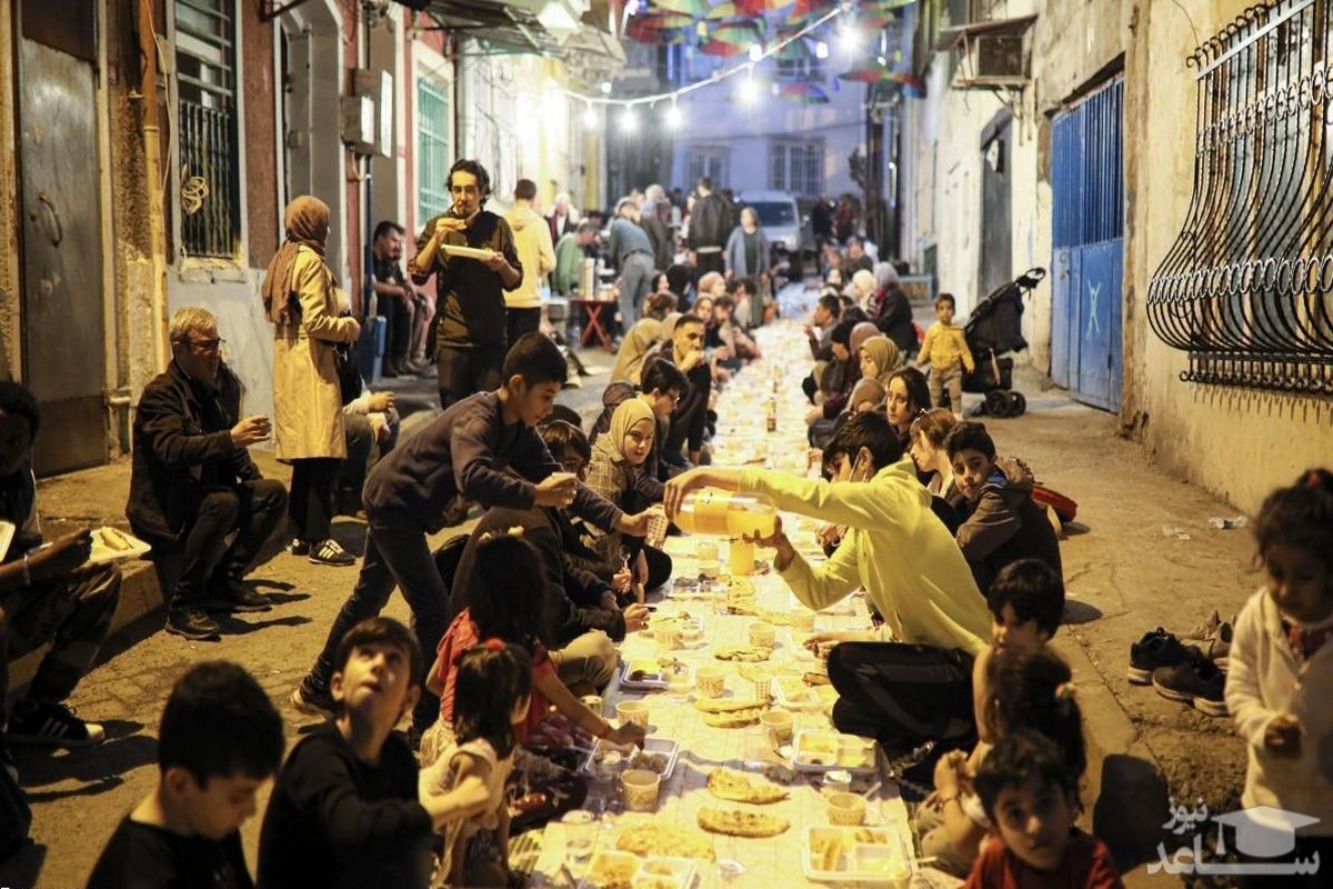 افطاری وسط خیابان