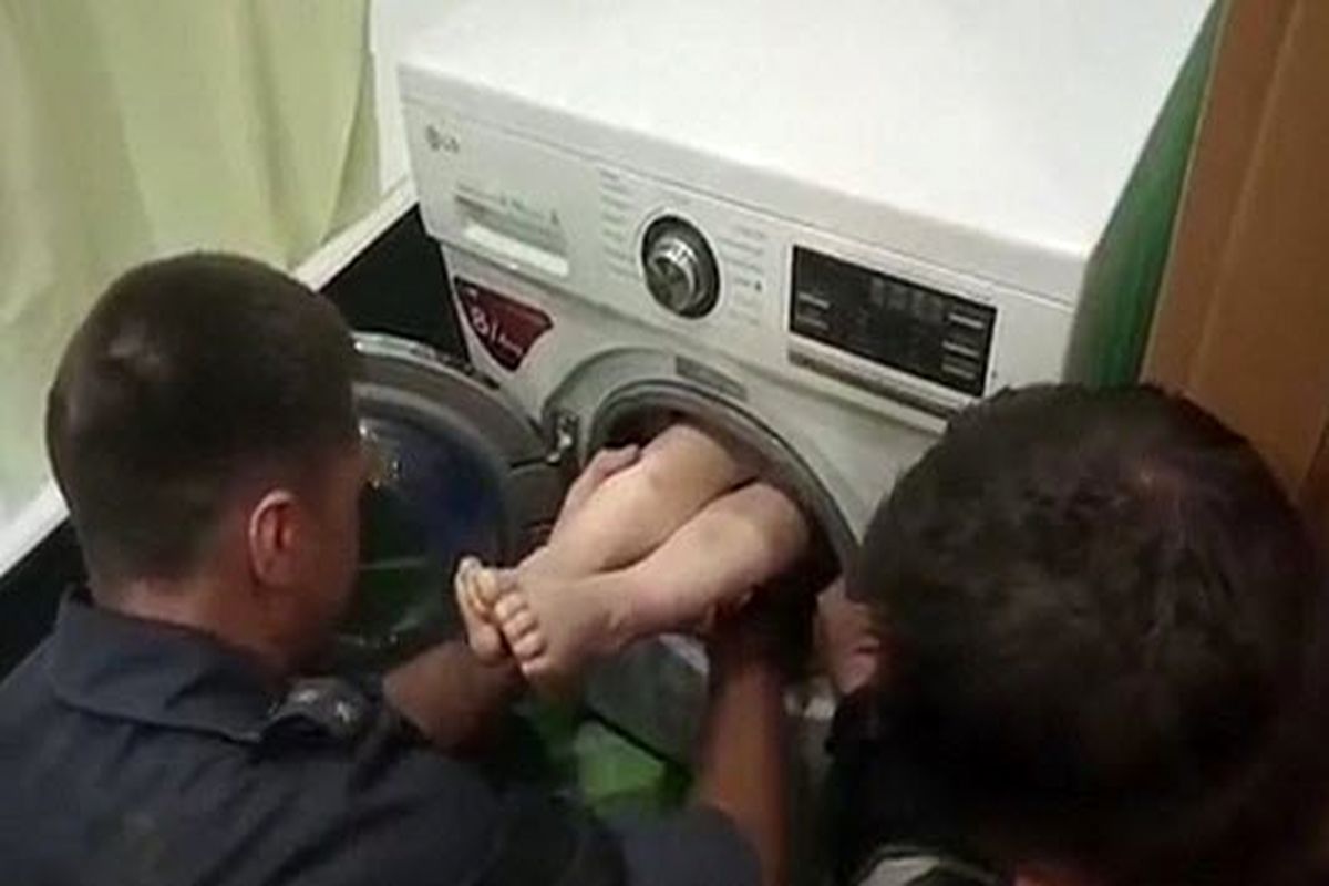 خشونت شدید پرستار بی رحم بچه!