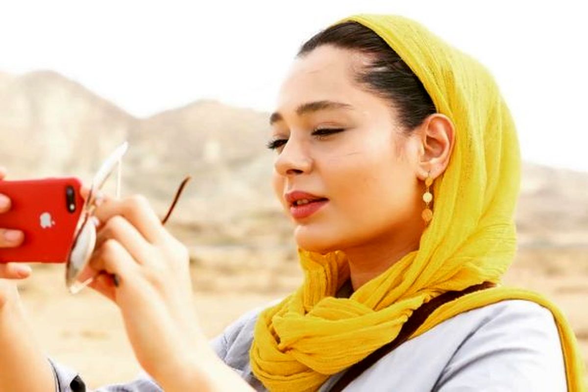 پوشش نامتعارف خانم بازیگر خوش چهره