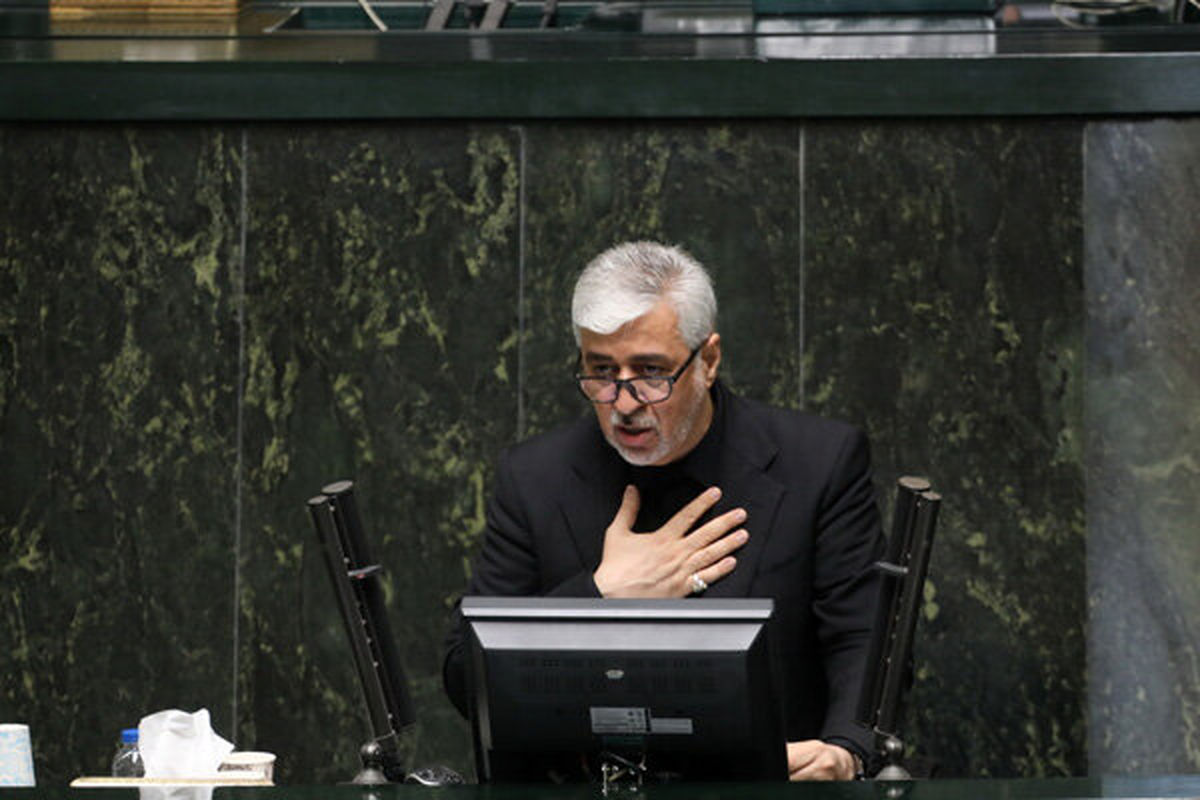 وزیر ورزش در آستانه استیضاح