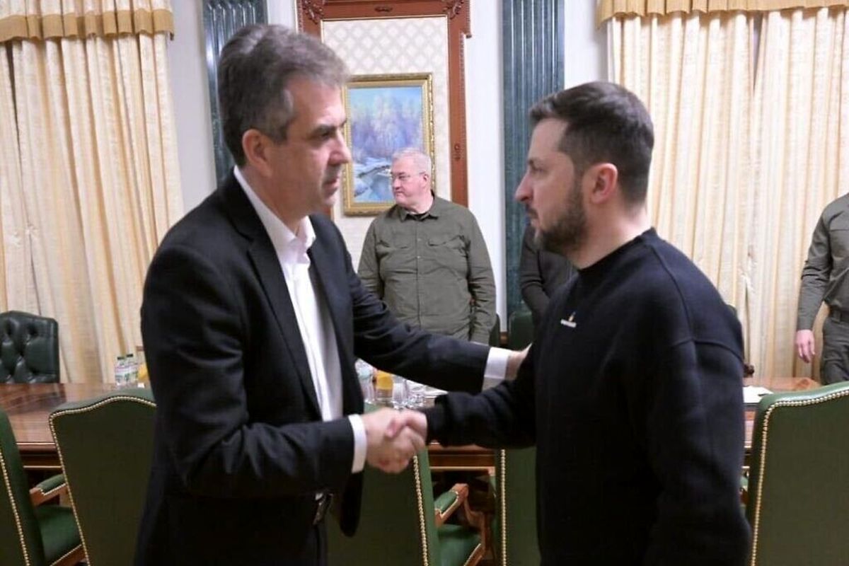 بیدار شدن رئیس جمهور اوکراین از دنده چپ