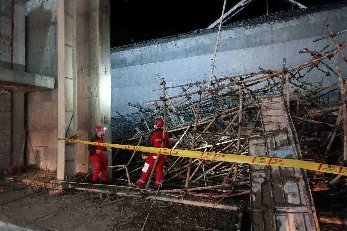 ریزش هولناک سوله در فرودگاه امام