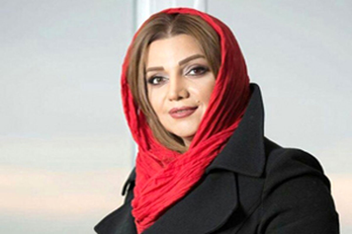 سلبریتی مجرب با چشم انداز آبنمایی زیبا