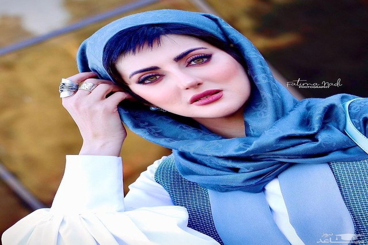 سلبریتی عزیز در کنار دو شاخ شمشاد