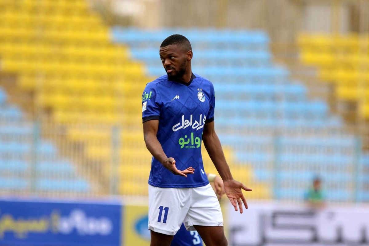 گلزن استقلال در آستانه جدایی؟