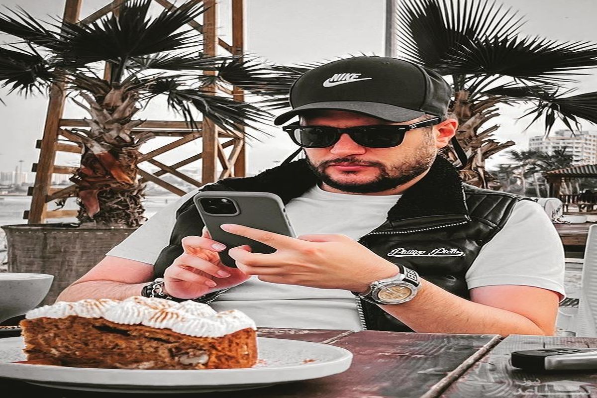 زرد قناری آقای سلبریتی به ظاهر مظلوم