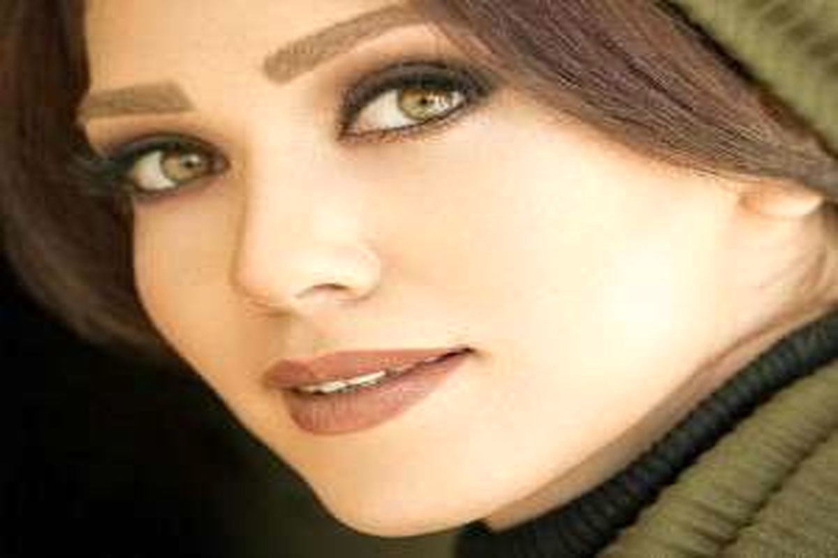 خانم بازیگر پس از آبیاری دشت