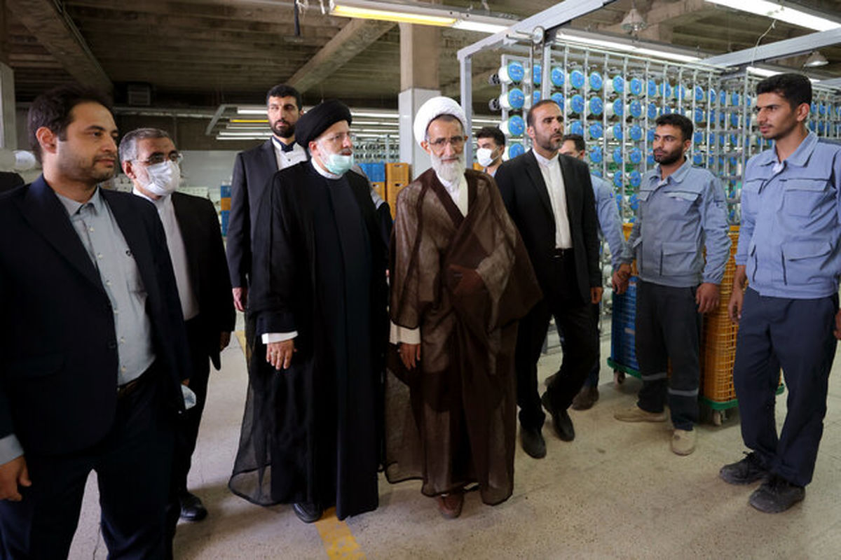 بازدید رئیسی از بزرگترین کارخانه تولید پارچه چادر مشکی