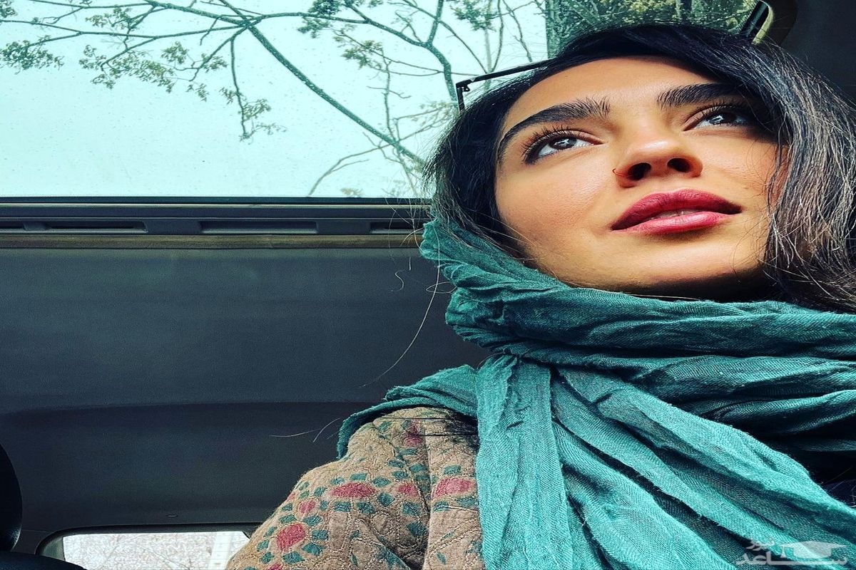 خانم بازیگر کنار خاص ترین شخص