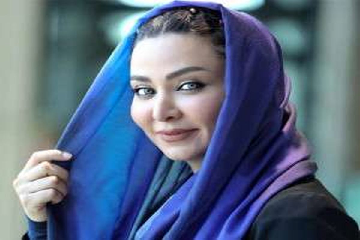 فقیهه سلطانی در حال خرید