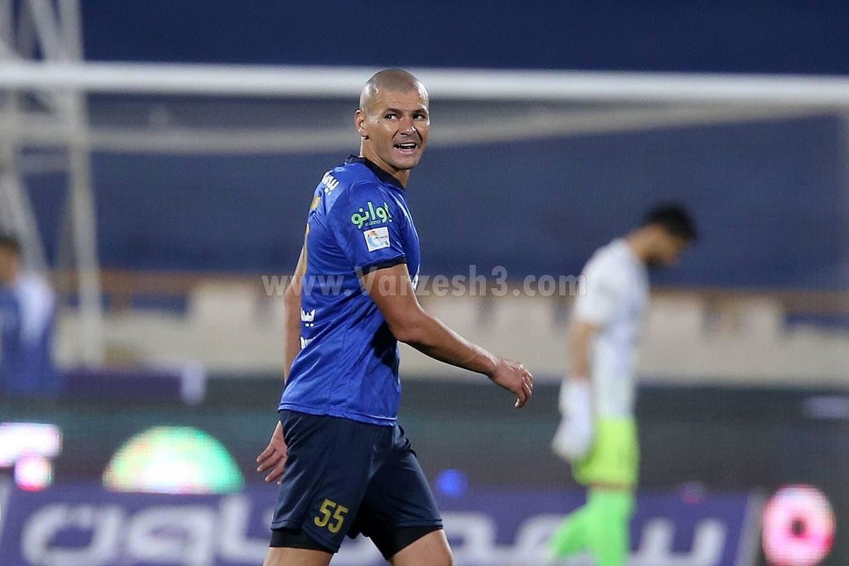 ستاره محبوب استقلال در آستانه تمدید