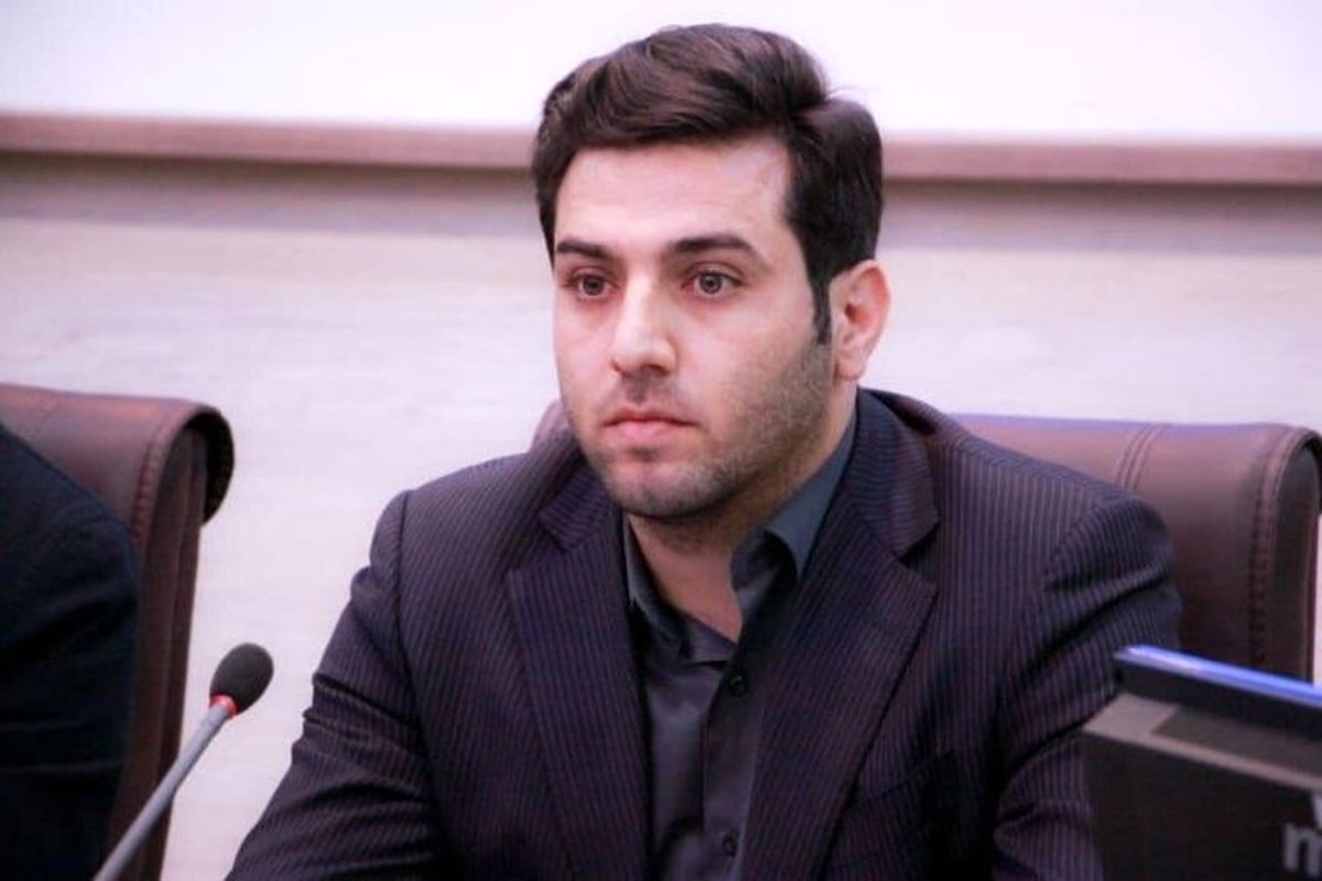 توجیه بادامی به شیطنتش در جلسه