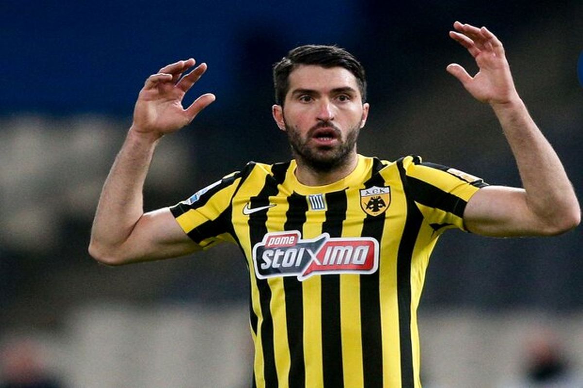 دو مشتری یونانی برای مهاجم سرشناس فوتبال ایران
