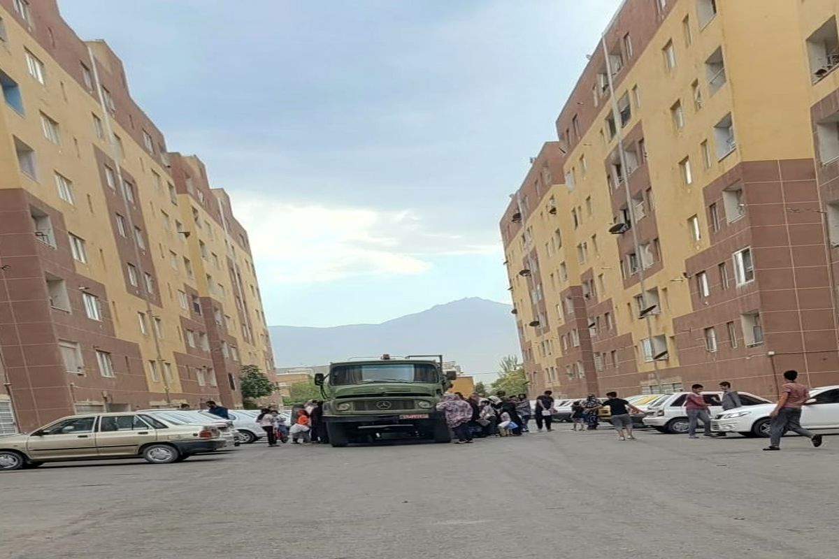 تصاویر/ صف جیره بندی و آبرسانی تانکری به همدانی ها