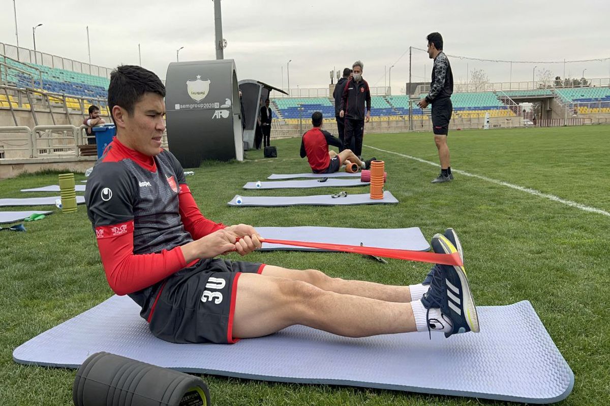 بازیکن جنجالی پرسپولیس در راه اصفهان