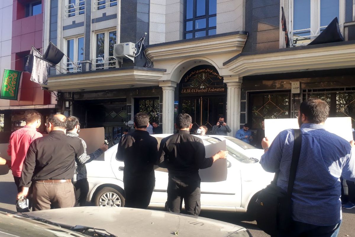 تجمع عظیم علیه مهدی تاج + عکس