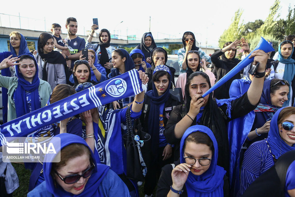 حضور بانوان استقلالی در استادیوم