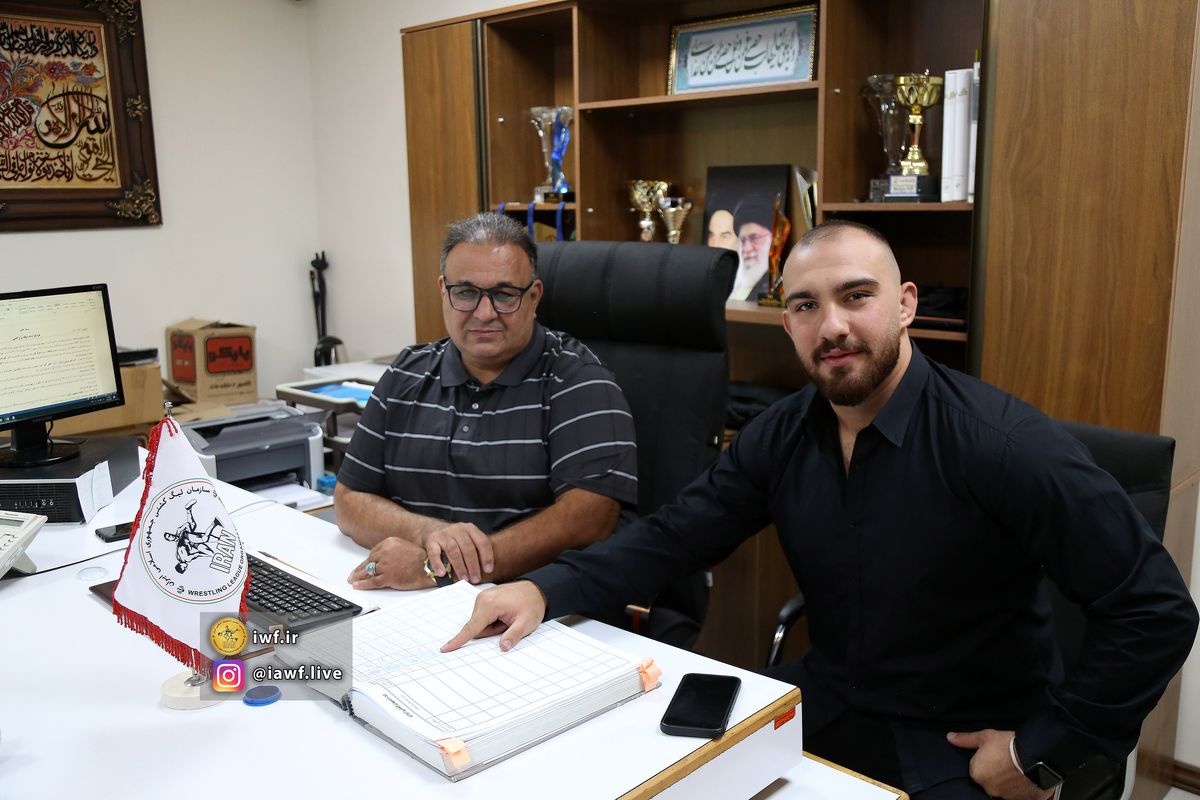 قهرمان کشتی به این تیم پیوست