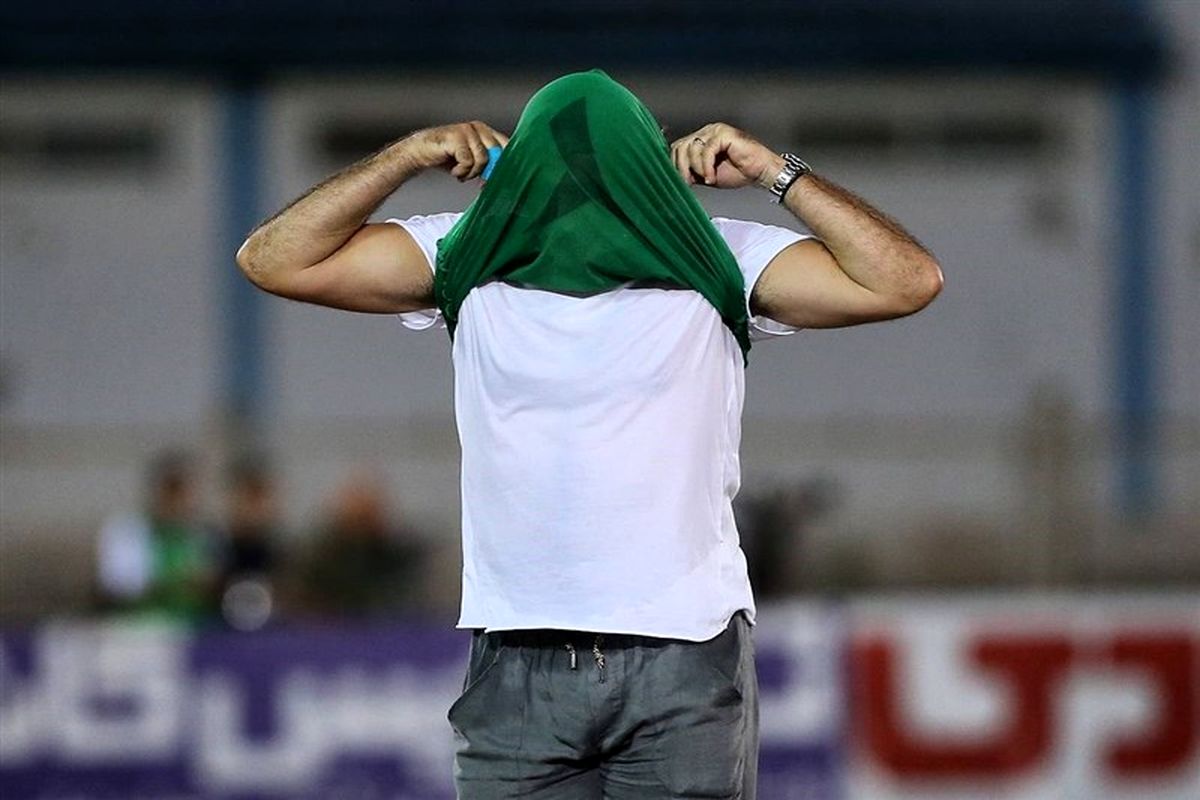 سرمربی استقلال نظاره‌گر دربی