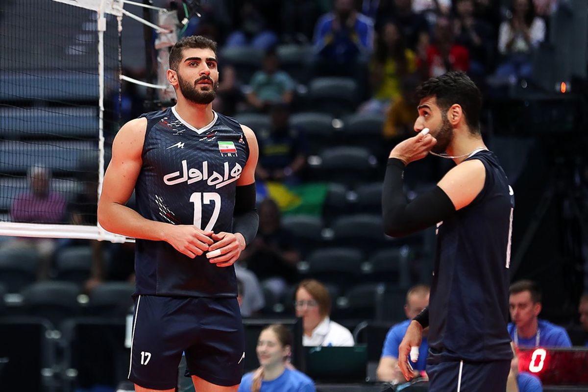 مرغ ستاره والیبال یک پا دارد