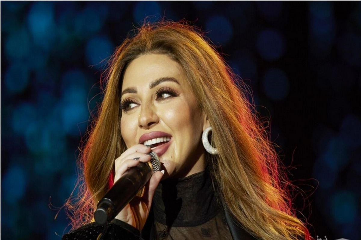 یک زن عرب خواننده جام جهانی