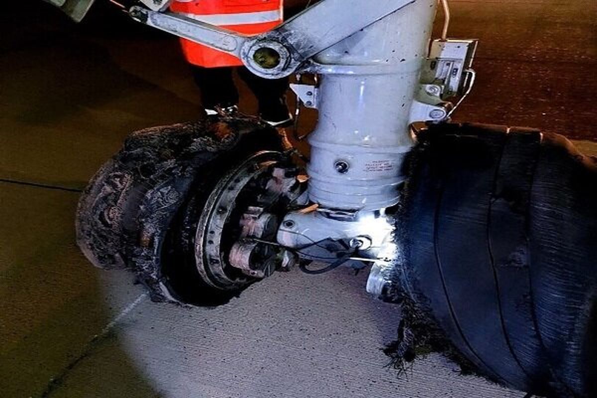 ترکیدن لاستیک هواپیما