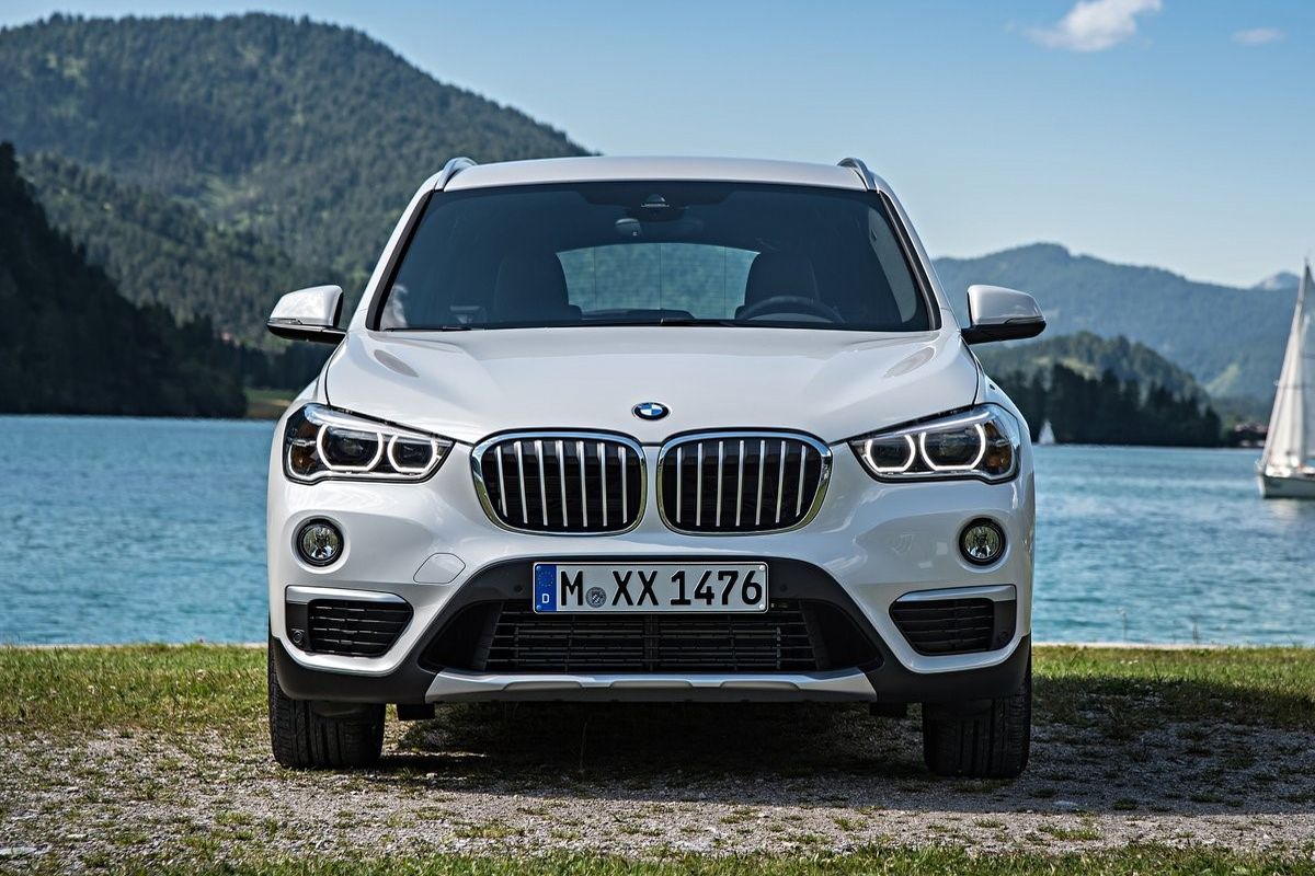 ارزان ترین بی ام و در بازار ایران چند قیمت خورد؟ / لیست قیمت انواع این خودرو