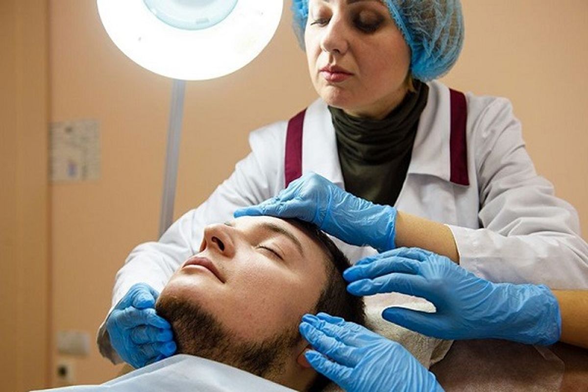 هزینه کاشت مو در مشهد چقدر است؟ به چه عواملی بستگی دارد؟