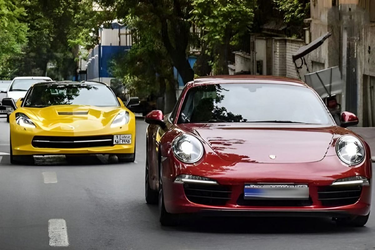 از دیدن لوازم عجیب صاحب این خودرو لوکس شوکه می‌شوید + فیلم