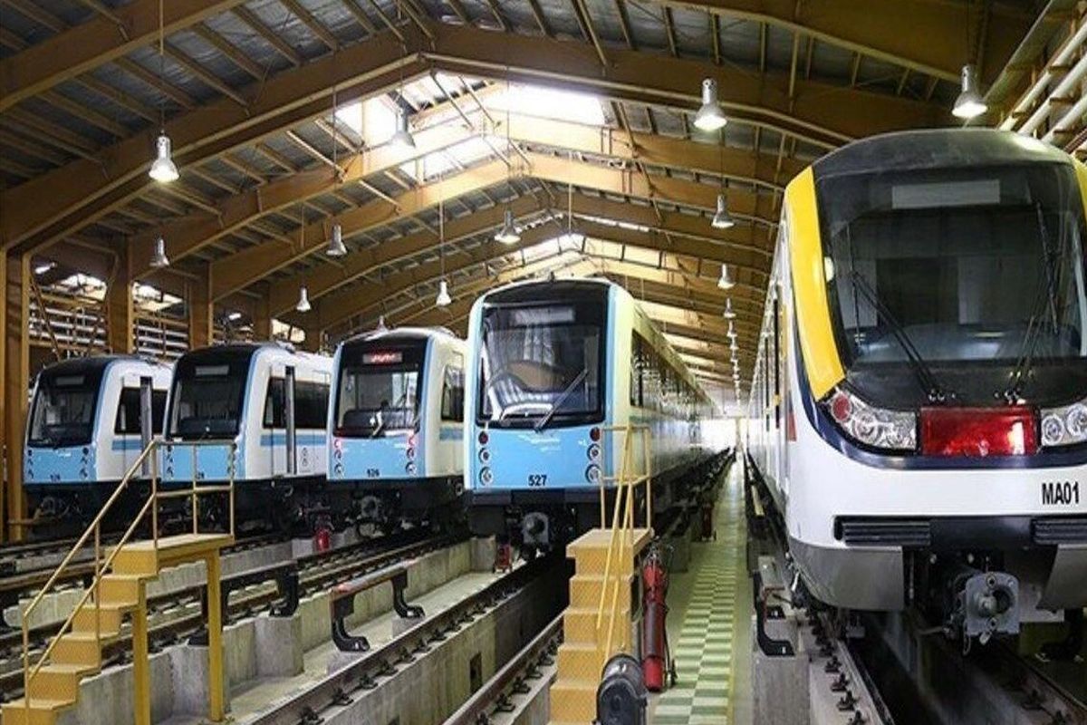 پرداخت بیش از ۷۰۰ میلیارد تومان به مترو / واردات تاکسی برقی با تعرفه یک درصد