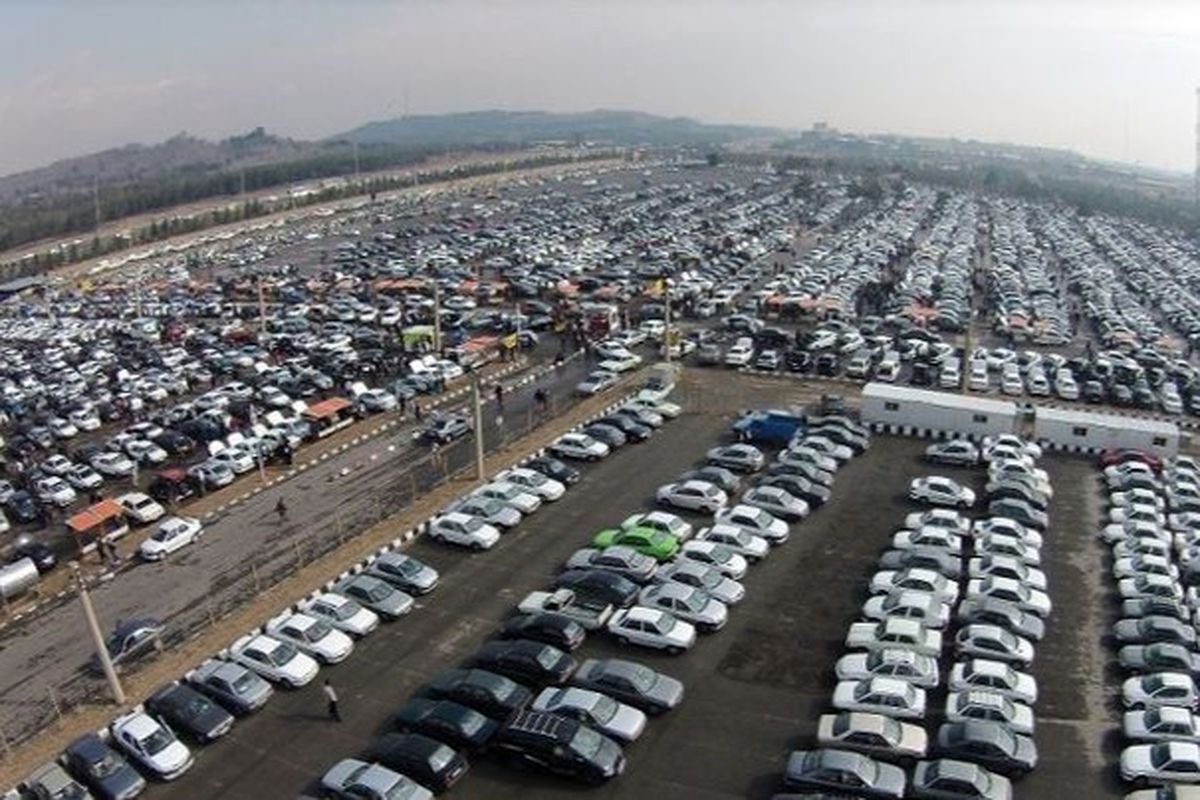 تاخیر ۱۷ ماهه در واگذاری مدیریت / نقدها به کندی دولت در فرآیند اصلاحات خودروسازی