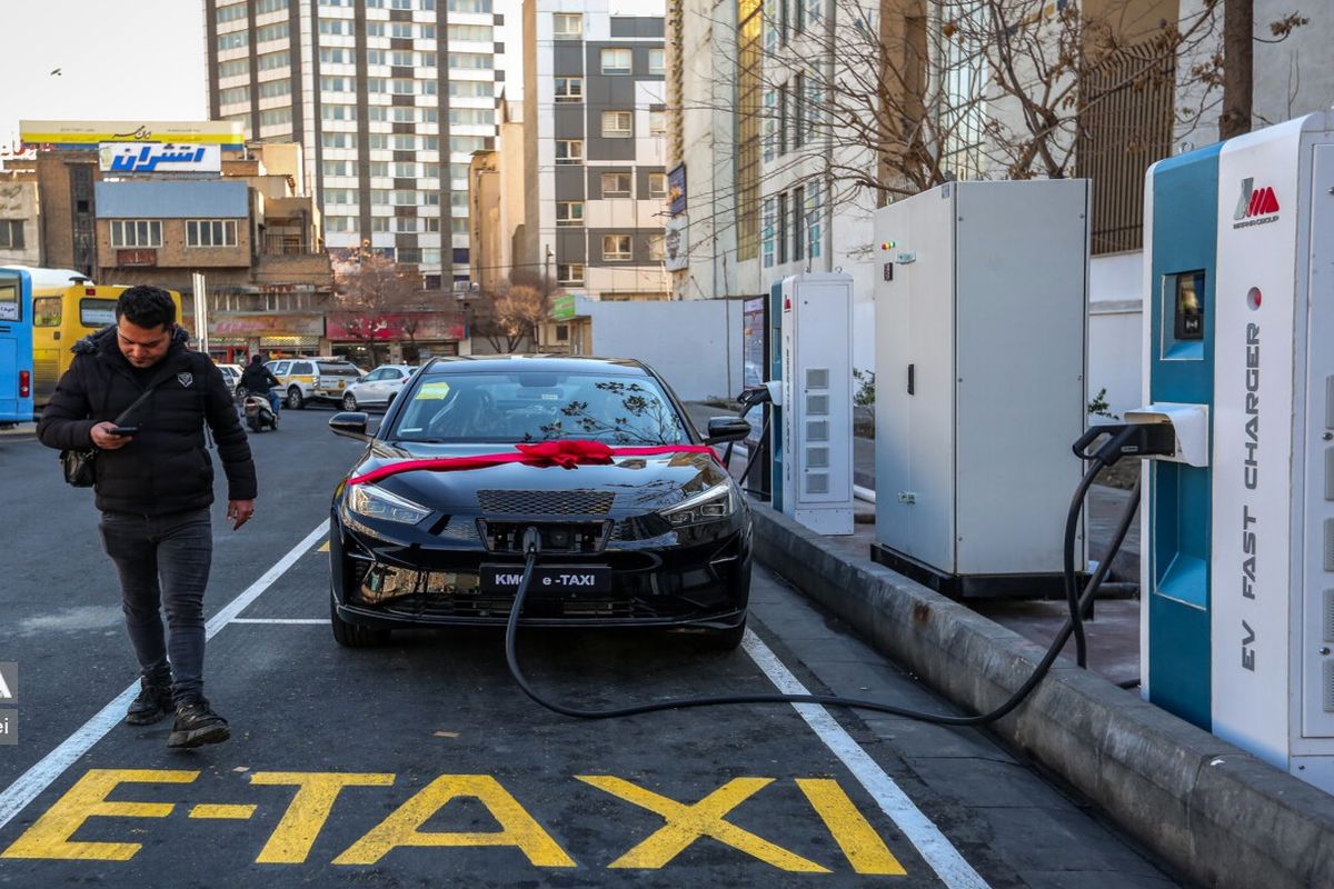 ورود جنجالی برقی ها به حمل و نقل تهران / رانندگان از خودروهای برقی استقبال می کنند؟